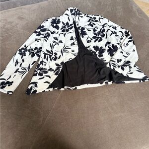 Women's Black & White Floral Open-Front Blazer